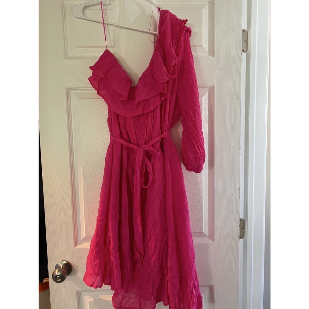 One shoulder pink dress!